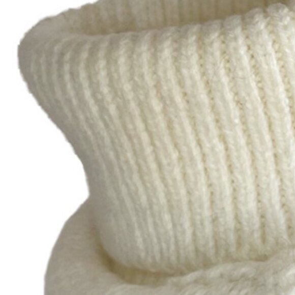 Patrick Francis Baby Booties with Shamrock Aran Style Knit - Picture 2 of 3